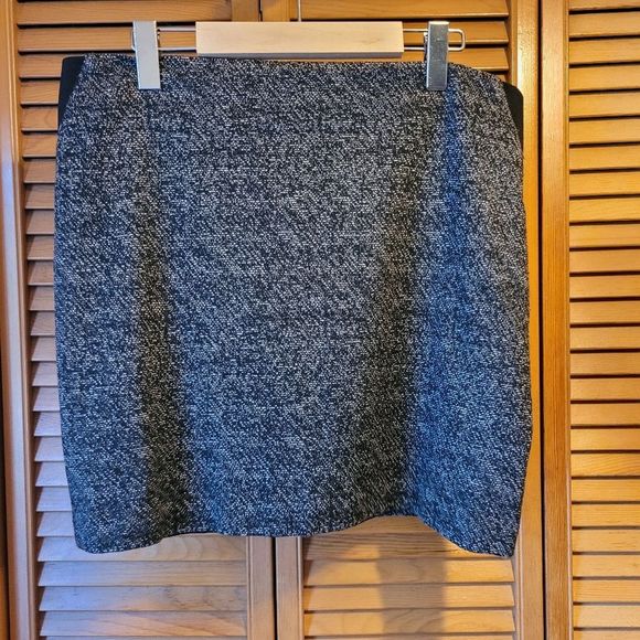 Le Château Grey & Black Skirt with Back Zipper - Picture 1 of 7